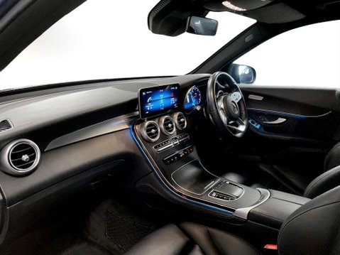 Mercedes-Benz GLC 2.0 GLC300d AMG Line (Premium) SUV 5dr Diesel G-Tronic+ 4MATIC Euro 6 (s/s) 15