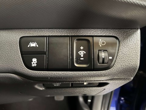 Hyundai IONIQ 1.6 IONIQ First Edition FHEV Semi-Auto 5dr 18