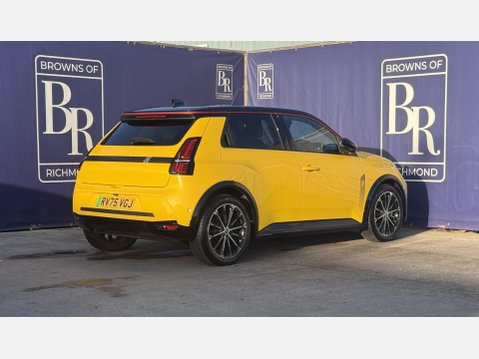 Renault 5 comfort range 52kWh iconic five Hatchback 5dr Electric Auto (150 ps) 4
