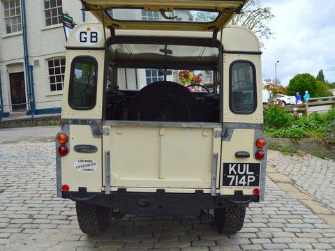 Land Rover 88 Series III SUV 9