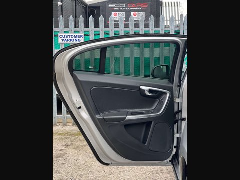 Volvo S60 2.4 S60 SE Luxury Nav D5 Auto 4dr 30
