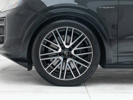 Porsche Cayenne TURBO E-HYBRID 