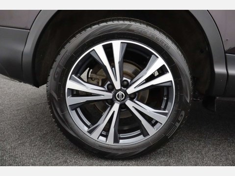 Nissan Qashqai 1.3 Qashqai N-Connecta DiG-T 5dr 56