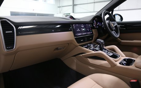Porsche Cayenne V6 Platinum Edition - PTS Colour and Incredible Specification 4