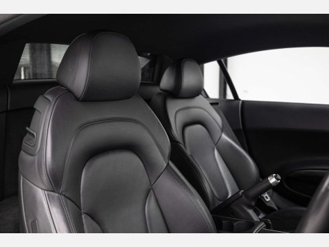 Audi R8 5.2 R8 Quattro V10 Semi-Auto 4WD 2dr 4