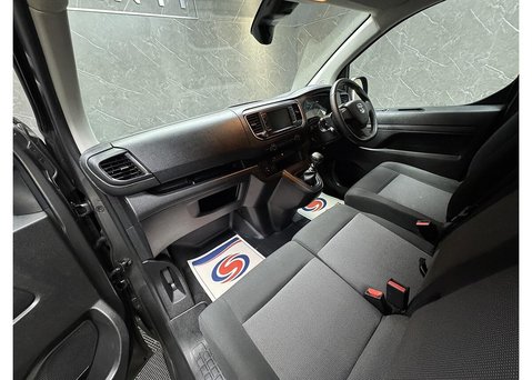 Vauxhall Vivaro 1.5 Turbo D 2700 Pro Panel Van 6dr Diesel Manual L1 H1 Euro 6 (s/s) (120 ps 39