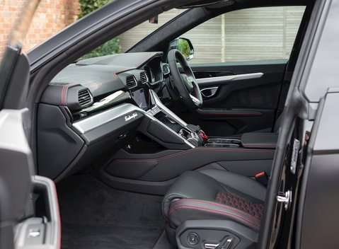 Lamborghini Urus 16