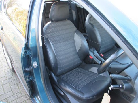 Peugeot 2008 1.2 PureTech Allure EAT Euro 6 (s/s) 5dr 16