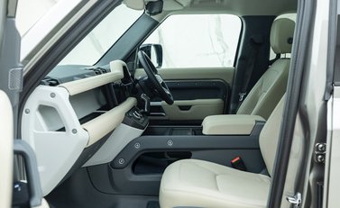 Land Rover Defender 110 XS Edition P400 16