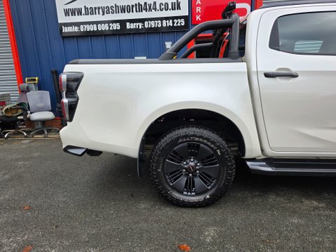 Isuzu D-Max V-CROSS DCB AUTO 9