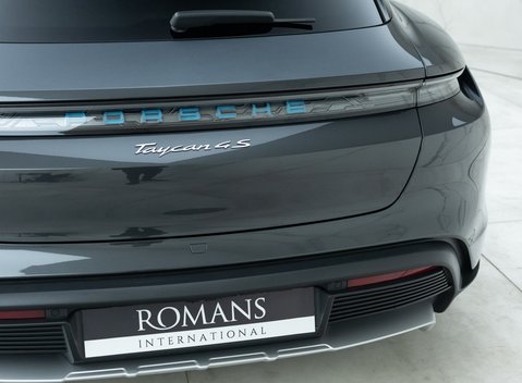 Porsche Taycan 4S Cross Turismo 30