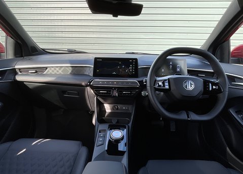 MG MG3 1.5 HYBRID+ TROPHY 12