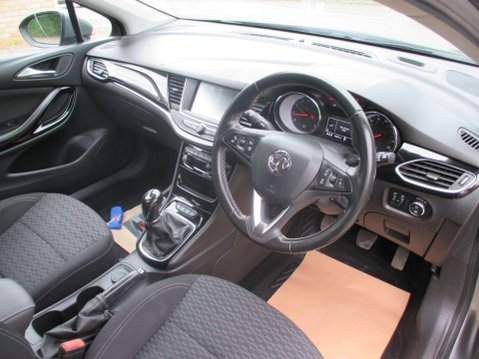 Vauxhall Astra 1.4i Turbo SRi Sports Tourer Euro 6 5dr 17