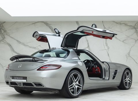 Mercedes-Benz SLS AMG 8