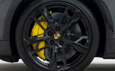 Porsche Taycan Turbo S Cross Turismo 8