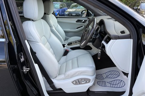 Porsche Macan TURBO PDK - TWO OWNERS -LANE ASSIST -20 INCH ALLOYS -APPLE CAR PLAY 16
