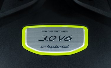 Porsche Cayenne E-Hybrid Coupe 37