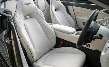 Aston Martin Vanquish S Volante 14