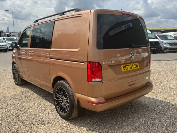 Volkswagen Transporter Crew Cab [SOLD MT] SWB L1H1 Highline Twin Side Doors SELECT 9
