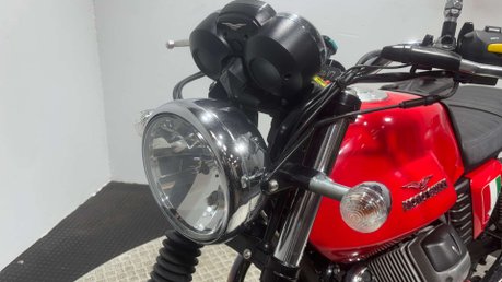 Moto Guzzi V7 750 2009 26K NEW MOT SERVICED 1 OWNER MODERN RETRO BIKE 750CC 31