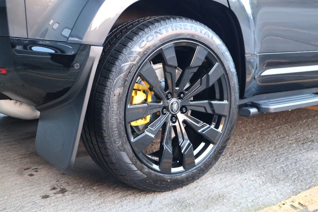 Land Rover Defender 110 2026  MODEL D350 HARD TOP X-DYNAMIC HSE SEEKER STYLED  REAR GENUINE SEATS 12