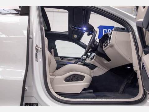 Porsche Cayenne 3.0 V6 E-Hybrid 17.9kWh Platinum Edition TiptronicS 4WD Euro 6 (s/s) 5dr (3 14