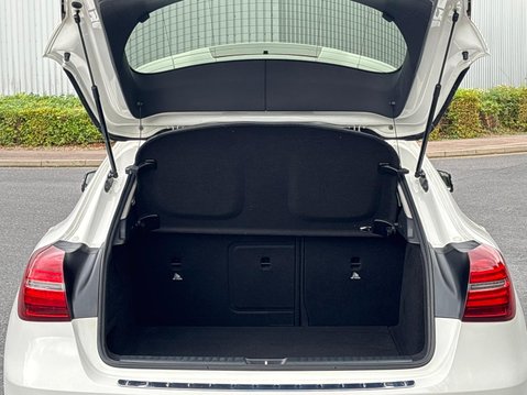 Mercedes-Benz GLA Class GLA 180 URBAN EDITION 26