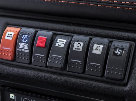 Land Rover Defender 90 Custom Build 71