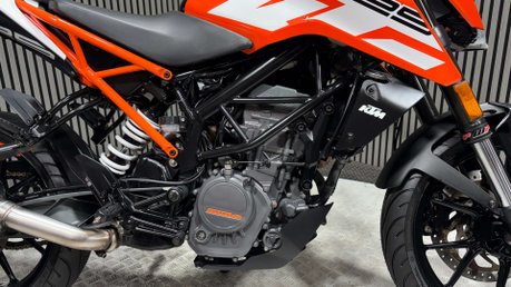 KTM Duke 2017 17K NEW MOT 125CC 15BHP NAKED BIKE 10