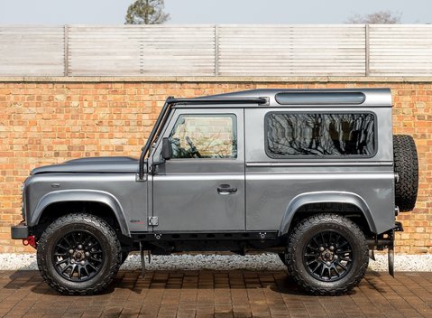 Land Rover Defender 90 XS Bowler 2