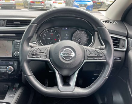 Nissan Qashqai 1.3 Qashqai N-Motion DiG-T 5dr 19