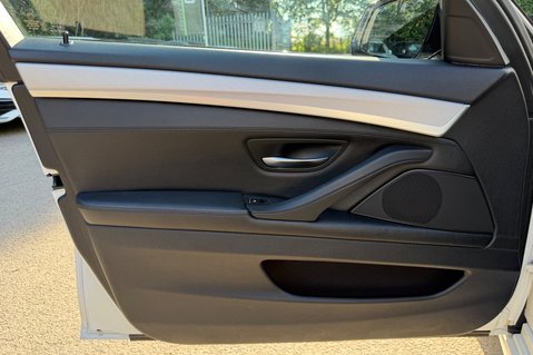 BMW 5 Series 520D M SPORT TOURING 16