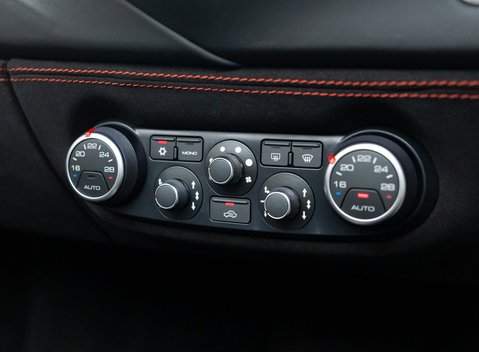 Ferrari 488 SPIDER 33