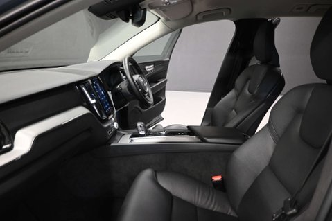 Volvo XC60 2.0 XC60 + B5 MHEV AWD Auto 4WD 5dr 33