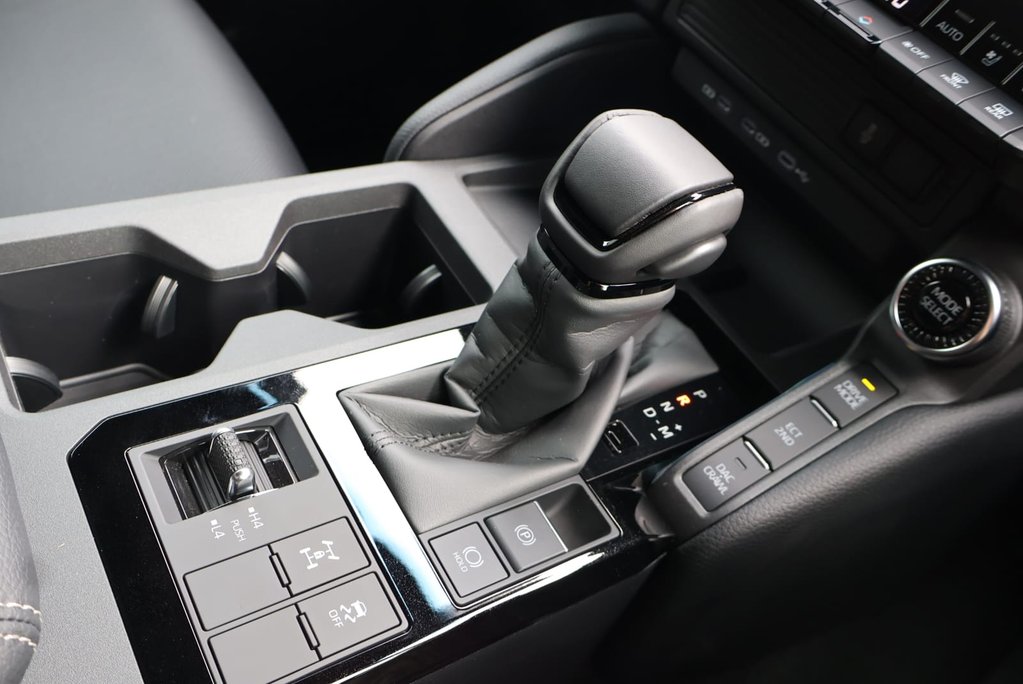 Toyota Land Cruiser COMMERCIAL WITH  REAR SEATS AND PRIVACY  28