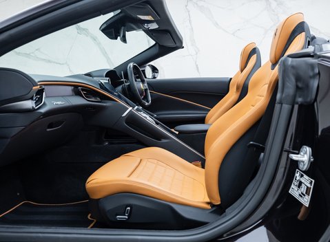 Ferrari Roma SPIDER 19