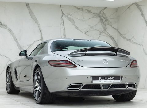 Mercedes-Benz SLS AMG 3