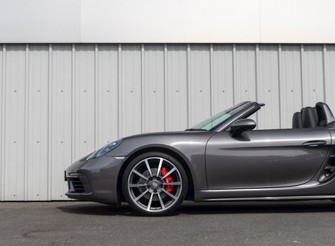 Porsche 718 Boxster S 26