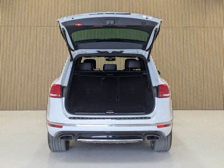 Volkswagen Touareg 3.0 Touareg V6 R-Line+ TDI BlueMotion Technology Auto 4WD 5dr 24