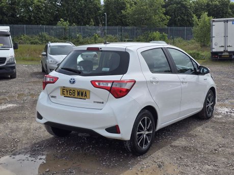 Toyota Yaris 1.5 VVT-h Icon Tech Hatchback 5dr Petrol Hybrid E-CVT Euro 6 (s/s) (100 ps) 11