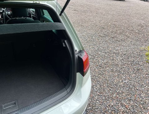 Volkswagen Golf 2.0 Golf R TSi 4Motion Semi-Auto 4WD 5dr 46