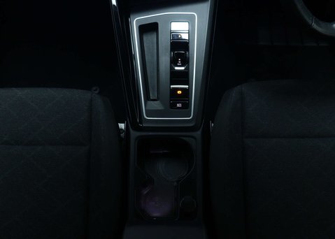 Volkswagen Golf 1.0 eTSI MHEV Life Hatchback 5dr Petrol Hybrid DSG Euro 6 (s/s) (110 ps) 21