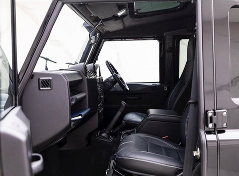 Land Rover Defender 110 XS 18