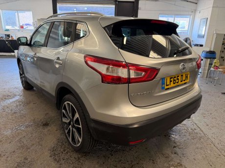 Nissan Qashqai 1.2 DIG-T Tekna 2WD Euro 6 (s/s) 5dr 4