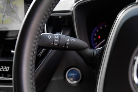 Toyota Corolla ICON TECH 17