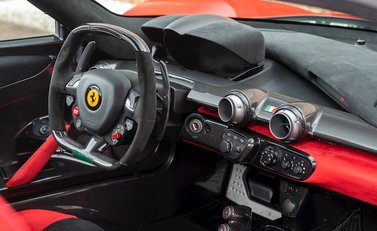 Ferrari LaFerrari 16