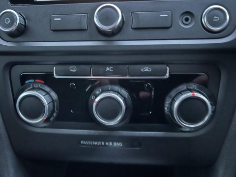 Volkswagen Golf SE TSI DSG 53