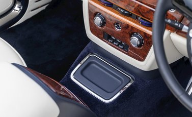 Rolls-Royce Phantom Drophead Coupe 24