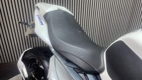 Triumph Street Triple 2014 27K NEW MOT SERVICED SCORPION EXHAUST NAKED 675CC TRIPLE 46