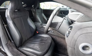 Aston Martin V8 Vantage 12